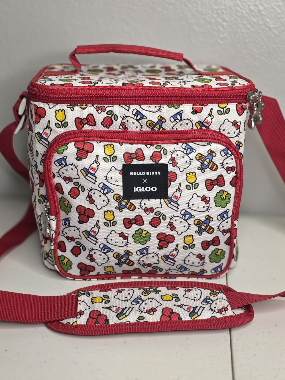 Hello Kitty Large IGLOO Lunch Box